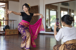 Menjalani Kehidupan Sosial di Era Facebook